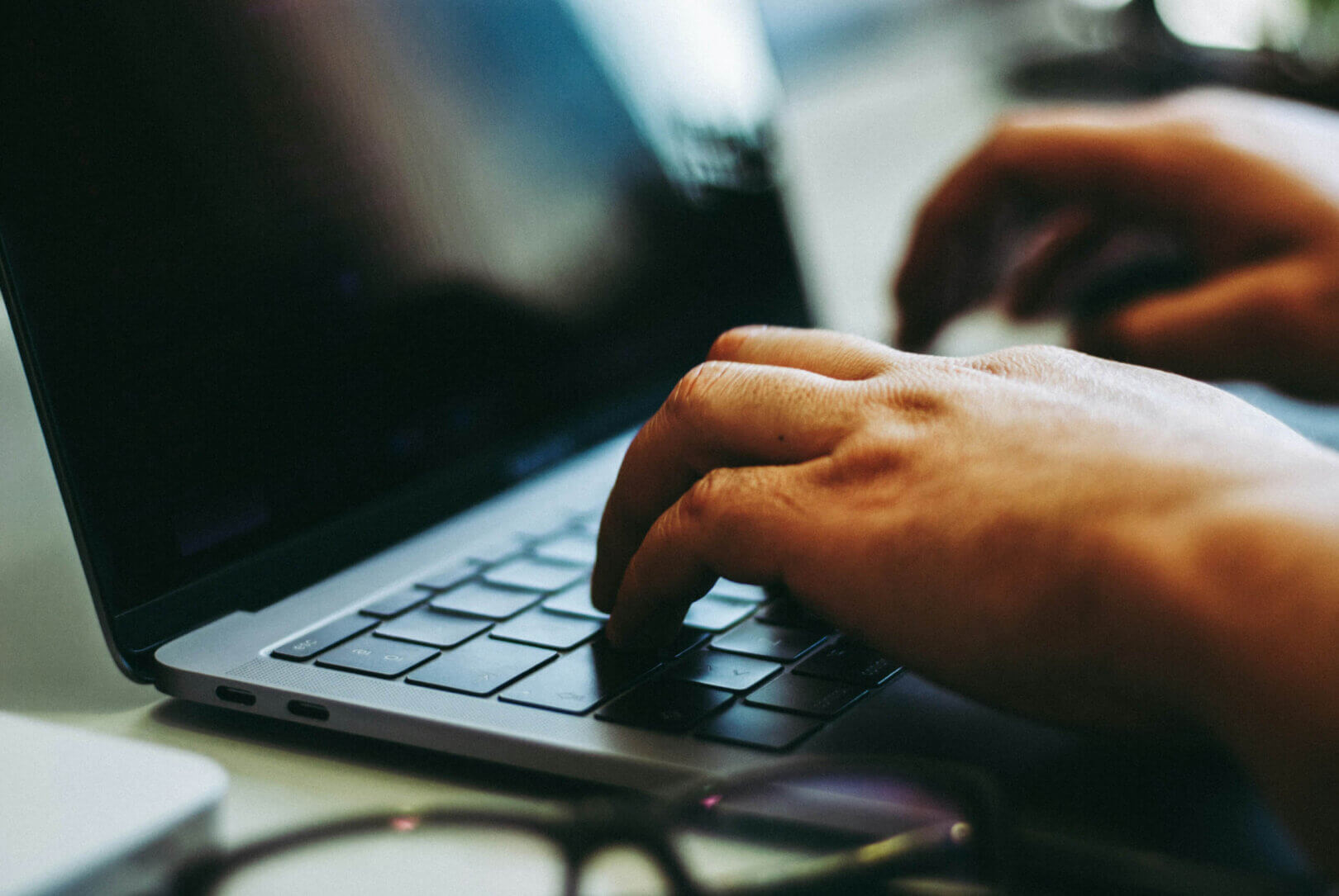 Cybersecurity analyst monitoring systems in an office in Los Angeles