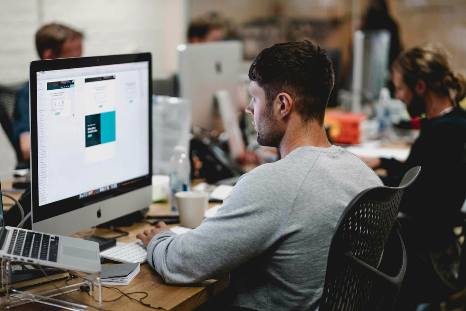 Benefits of partnering with an expert IT service provider for comprehensive business tech support
